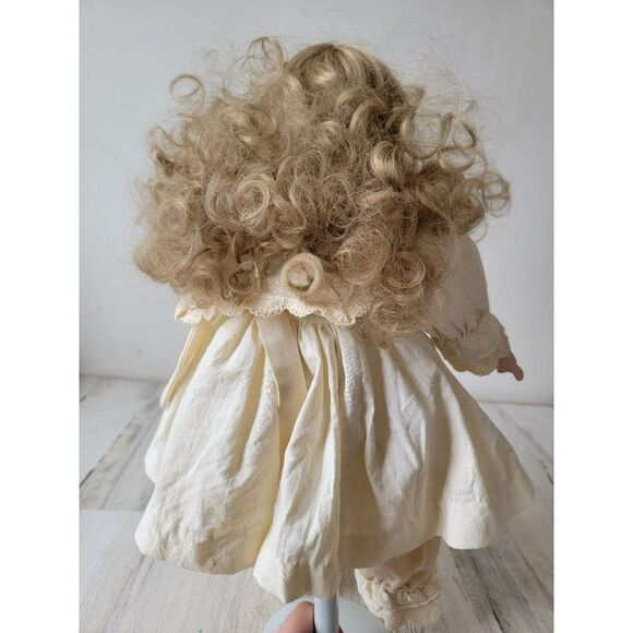 Beautiful Buttercup Little dreamer porcelain doll Georgetown collection - Picture 12 of 14